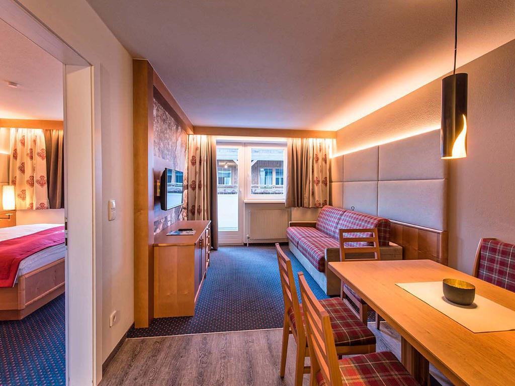 Hotel Universo Serfaus Habitación foto